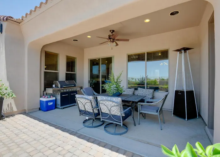 Group-friendly Estrella Gem: Hike, Cheer & Explore Holiday home Liberty