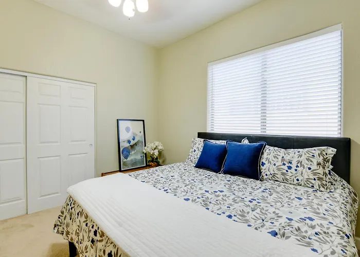 Group-friendly Estrella Gem: Hike, Cheer & Explore Holiday home *