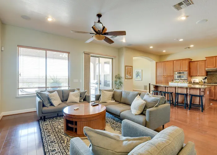 Holiday home Group-friendly Estrella Gem: Hike, Cheer & Explore